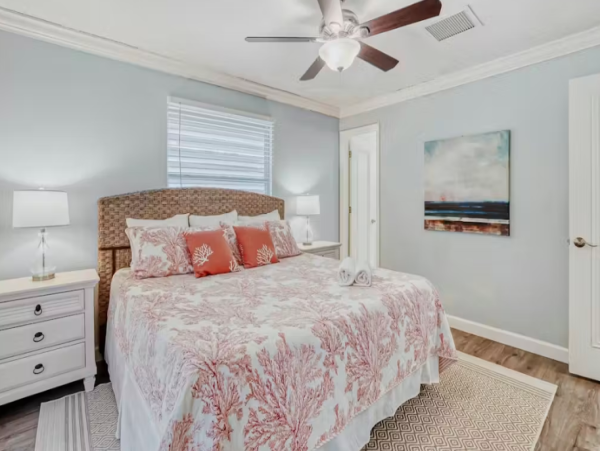 Anna Maria Island Luxurious Tropical Retreat with private Pool & Game Room